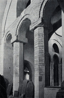 Чернигов. Спасо-преображенский собор. Интерьер, вид через западную аркаду хор в наос