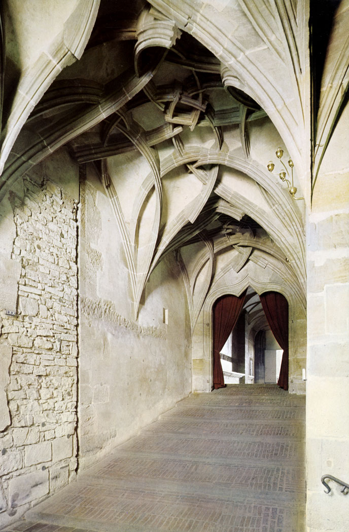 The Riders' Staircase leading from the Castle courtyard to the Old Palace was built in c. 1500 by Benedikt Ried and his masonic lodge during extensive reconstruction work on the Castle. It enabled riders on horseback to enter the Vladislav Hall where in the first half of the 16th century knightly tournaments were held.