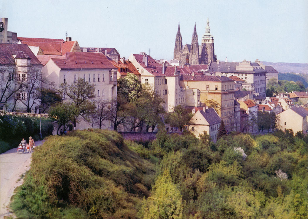 Uvoz today links Mala Strana with Pohofelec circumscribing the Castle precincts and the centre of Hradcany. From the fourteenth to the nineteenth century it was called the Hollow Way.