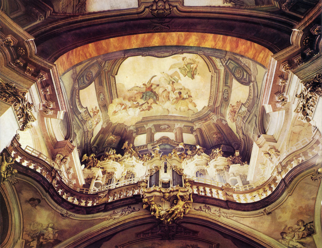 The organ in St. Nicholas's Church was made famous by Wolfgang Amadeus Mozart. It was built by T. Schwarz in 1745. The ceiling frescos with the Glorification of St. Cecilia were painted by F. X. Palko in
around 1760.