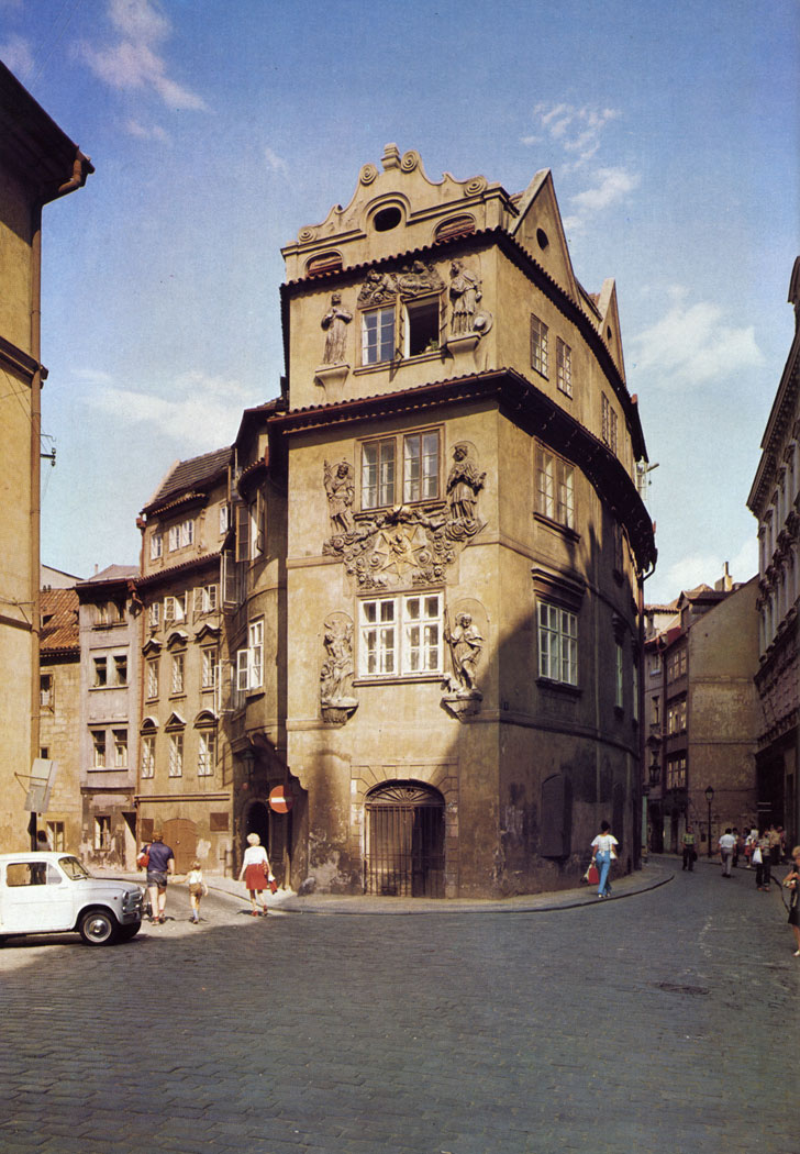 The picturesque house At the Golden Well (U zlate studne) at the corner of Seminafska and Karlova streets kept its compact character given by the dimensions of Gothic building lots even after Renaissance alterations. The rich stucco decorations were made in 1701.