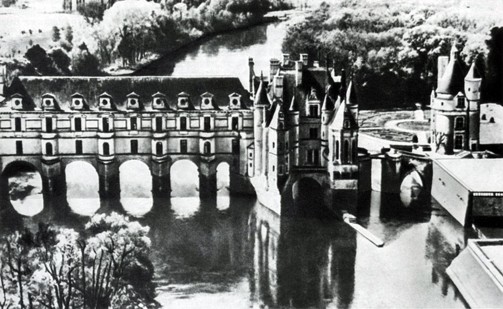 Шенонсо - один из замков переходного, полудворцового типа. В строительстве надводного корпуса, перекрывающего реку Шер, принял участие королевский архитектор Филибер Делорм (вторая половина XVI в.)