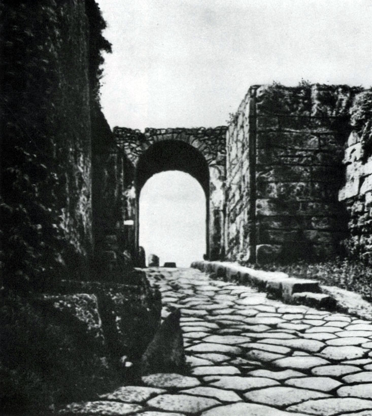Порта ди Нола - вход на территорию помпеянского археологического заповедника