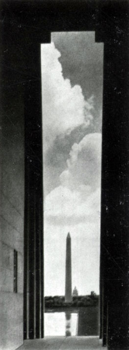 Главные вертикали центрального ансамбля Вашингтона - обелиск и купол Капитолия