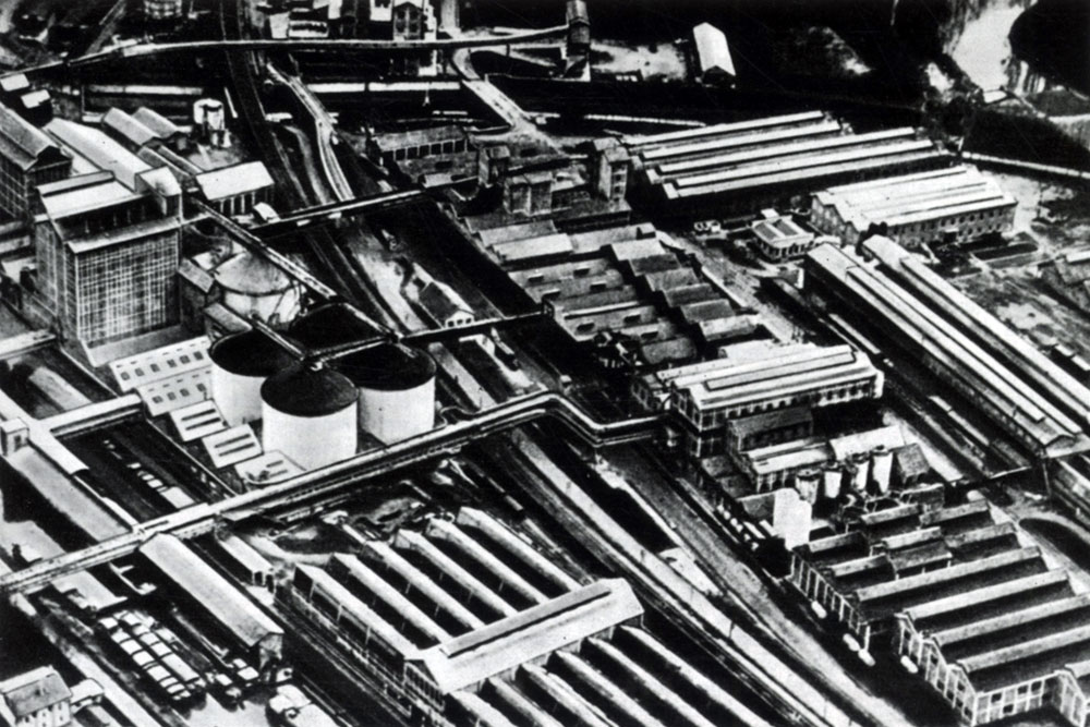 Один из быстроразвивающихся индустриальных центров восточной Франции. Крупный химический завод компании 'Сольвей' близ Нанси