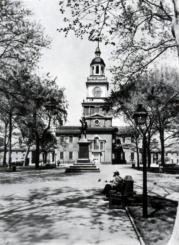 Главный исторический памятник Филадельфии - так называемый Зал независимости, в котором 4 июля 1776 г. Джордж Вашингтон огласил декларацию о суверенных правах США