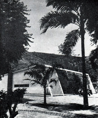 Дача О. Нимейера в Мендисе близ Рио-де-Жанейро, 1949 г. Общий вид