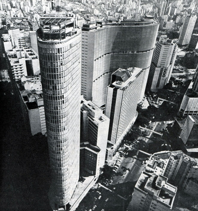 Общий вид (на переднем плане - деловое высотное здание 'Италия')