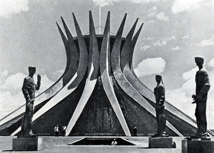 Кафедральный собор в Бразилиа, 1960 - 1970 гг. Главный вход