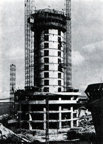 Жилой комплекс и общественный центр в районе Жакарепагуа, Рио-де-Жанейро, 1970 - 1980 гг. Фрагмент в процессе строительства