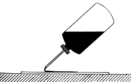 Рис . 15. Специальная насадка из подходящей трубочки с внутренним диаметром около 1 мм