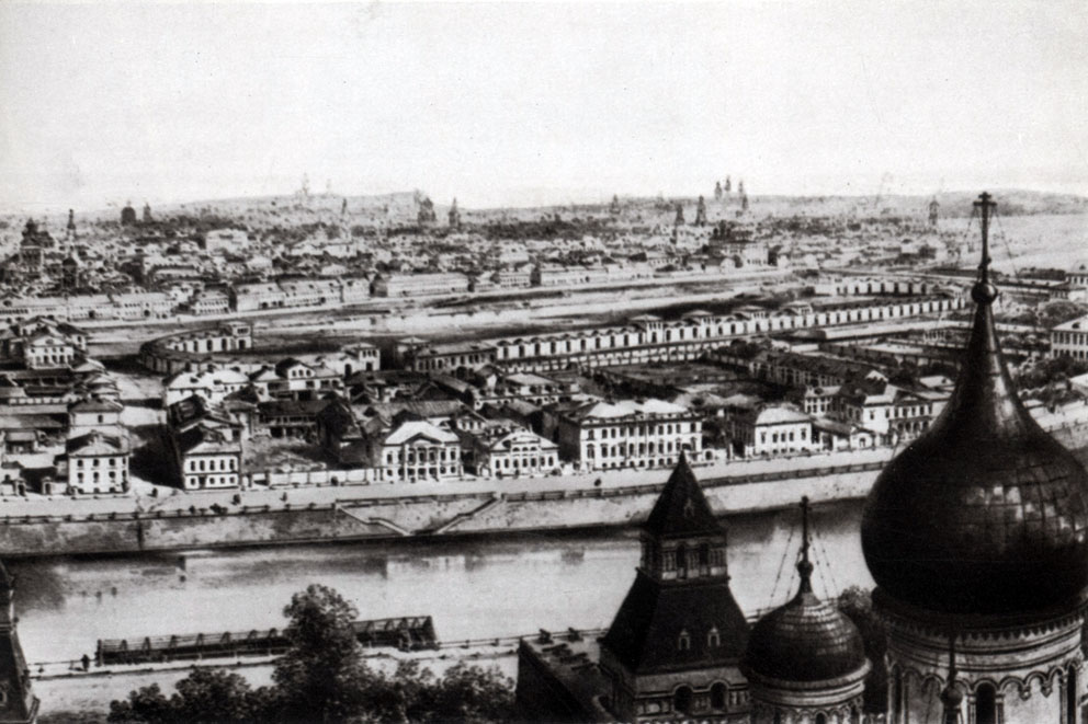 Москва в третьей четверти XIX в. Панорама города, видимая с колокольни Ивана Великого. Вид на Болотный рынок и Замоскворечье