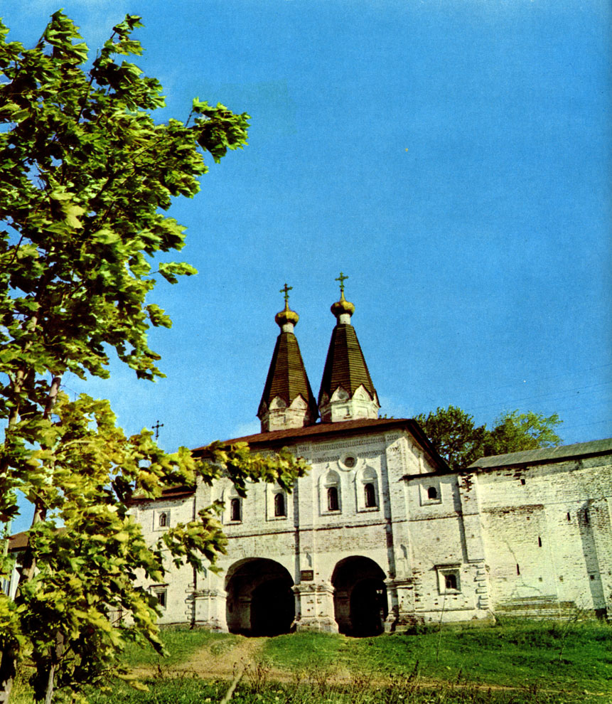 69. Ферапонтов монастырь. Святые ворота. 1649.