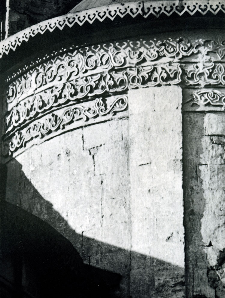 Zvenigorod. Savvino-Storodzevsky Cloister. Rodzdestvensky Cathedral. Ornamentation decorative stripe on the apse. 1405