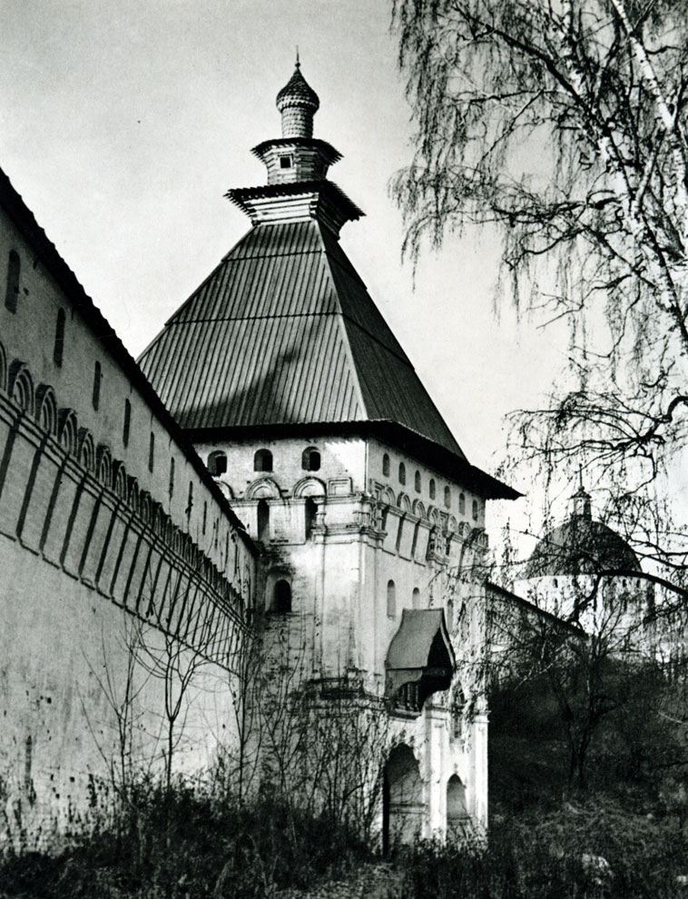 Zvenigorod. Savvino-Storodzevsky Cloister. Fortification wall and Red Tower. The XVII century