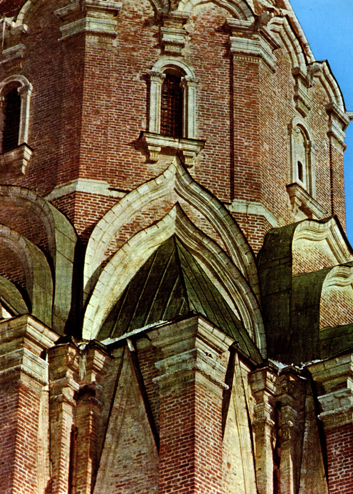 132. Коломенское. Церковь Вознесения. Кокошники. Фрагмент. 1532.