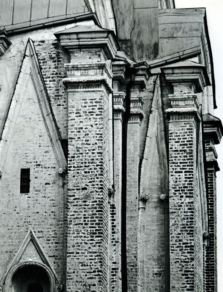 136. Коломенское. Церковь Вознесения. Фрагмент стены. 1532.