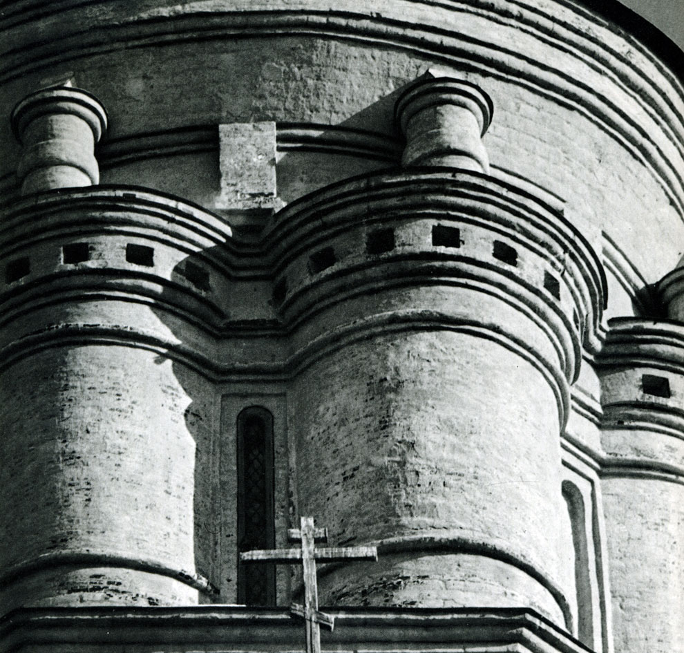 137. Дьяково. Церковь Иоанна Предтечи. Барабан купола. Фрагмент. 1547.