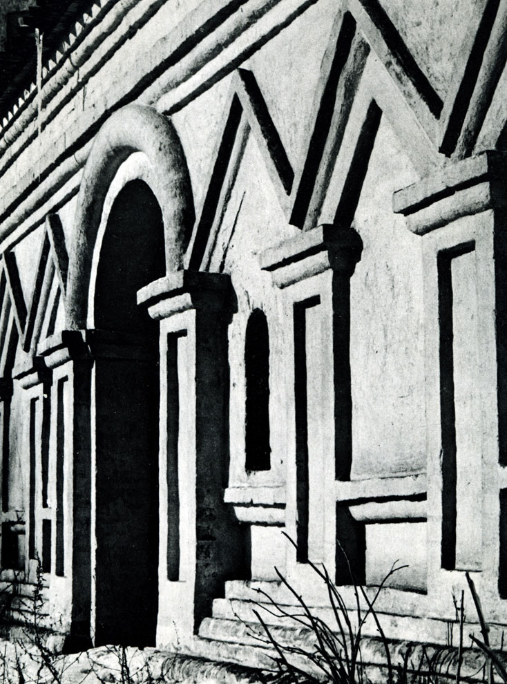 139. Дьяково. Церковь Иоанна Предтечи. Фрагмент фасада 1547.