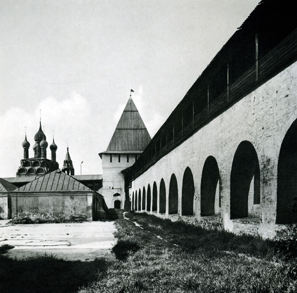 Yaroslavl. Spassky Cloister. Fortification wall and tower. View from the yard