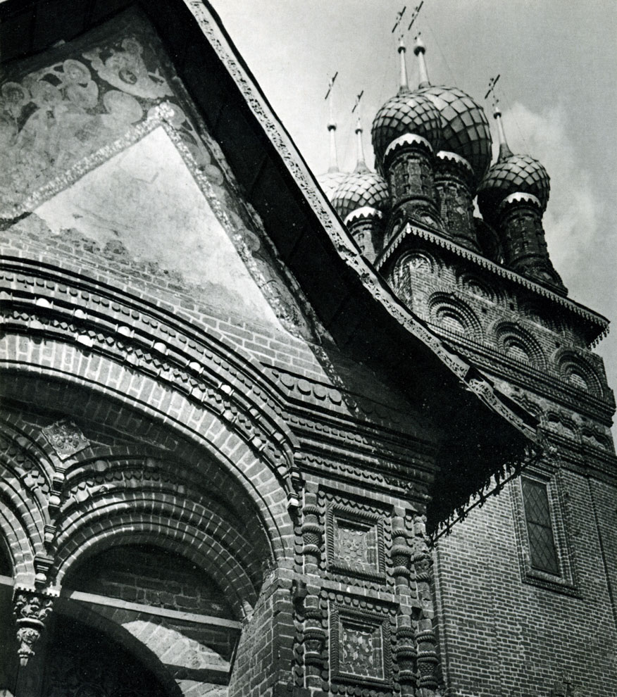 Yaroslavl. The Church of John the Precursor in Tolchkovo. Porch. 1671-1687