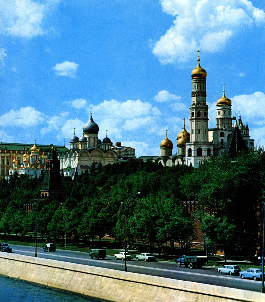 199. Москва. Кремль. Вид со стороны Москва-реки.