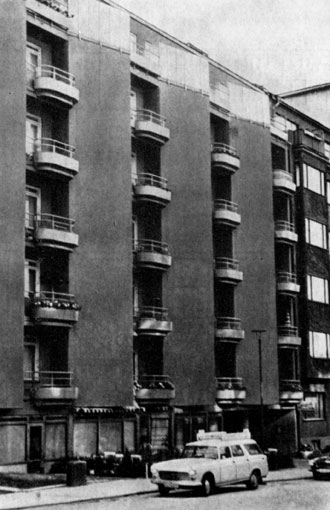 Стокгольм. Дом с коллективным обслуживанием на Эриксонгатан. Архит. С. Маркелиус. 1935. Общий вид, план типового этажа