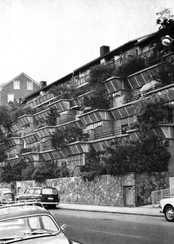 Стокгольм. Террасные дома в районе Грёндал. Архитекторы С. Бакстрём и Л. Рейниус, 1950. Общий вид