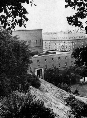 Стокгольм. Здание городской библиотеки. Архит. Г. Асплунд. 1920 - 1927. Общий вид