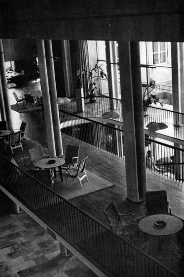 Гётеборг. Новый корпус здания суда. Архит. Г. Асплунд, 1934 - 1937. Интерьер холла