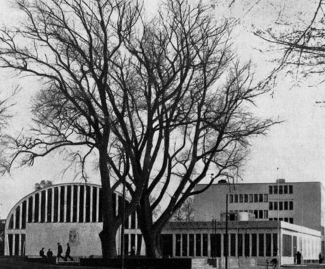 Эслёв. Здание общественного центра. Архит. Х. Асплунд. 1955 - 1957. Общий вид
