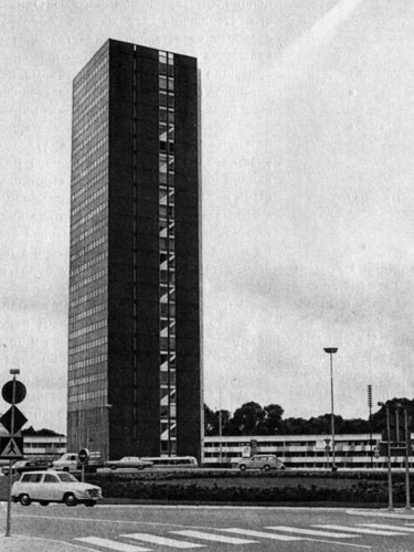 Стокгольм. Комплекс 'Венергрен-центра'. Архитекторы С. Линдстрём и А. Бюден, 1959 - 1961. Общий вид