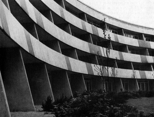 Стокгольм. Комплекс 'Венергрен-центра'. Архитекторы С. Линдстрём и А. Бюден, 1959 - 1961. Жилой корпус