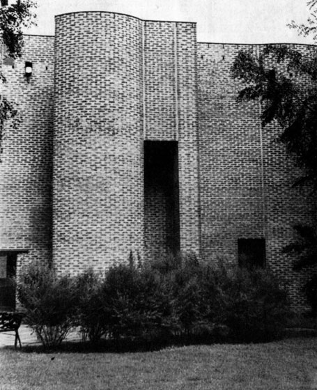 Стокгольм. Церковь в районе Бьоркхаген. архит. С. Леверентц, 1960. Фрагмент