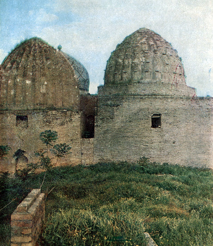 Ribbed cupolas of mausoleums of the 'central group' of buildings. On the left - Shadi-Mulk-aka mausoleum, 1372; on the right - Emir-Zade mausoleum. 1386