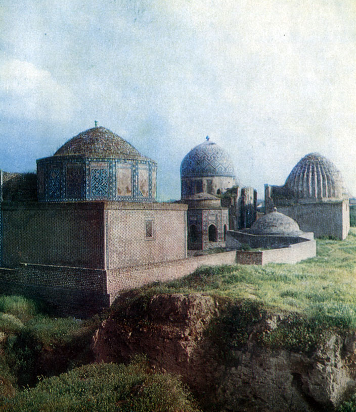 The 'central group' of mausoleums, in the foreground - Unnamed-1. It was built by Usto Alim Nesefi. The 1380s