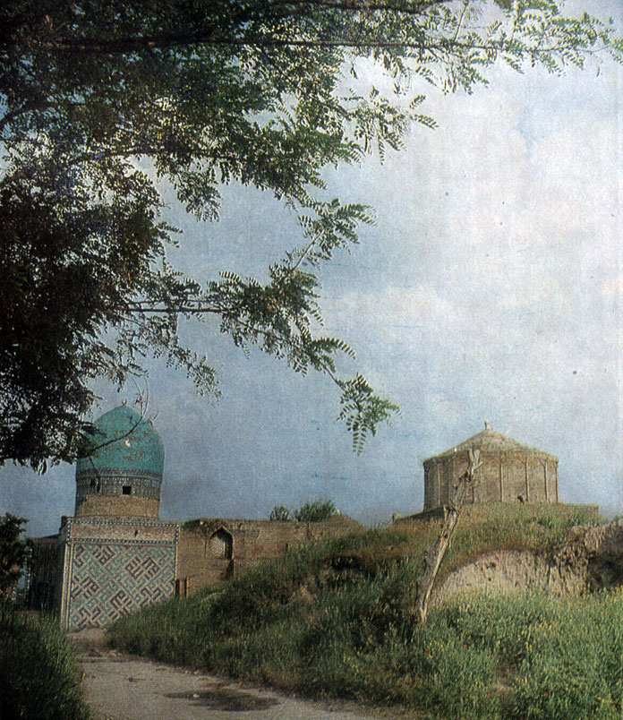 The 'upper group' of buildings. On the left - Tuman-aka mausoleum