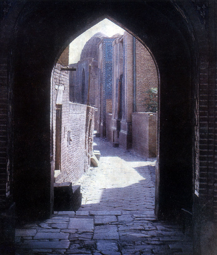 A corridor of the ensemble, viewed from the third chartak