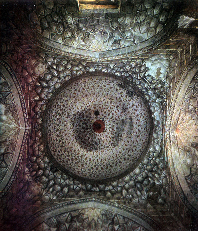 The inner cupola of Tuman-aka mausoleum
