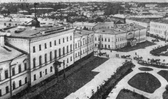 Верхнебазарная (Благовещенская) площадь с зданиями губернской гимназии и почтовой конторы. Фото М. Дмитриева