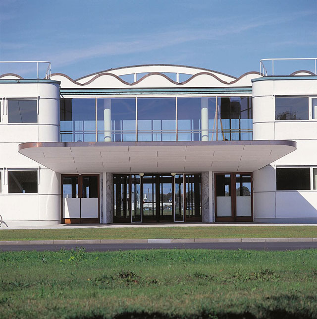   ,  (1939) - https://upload.wikimedia.org/wikipedia/commons/thumb/b/b8/Vilhelm_Lauritzen_Airport_Terminal%2C_Copenhagen.jpg/1024px-Vilhelm_Lauritzen_Airport_Terminal%2C_Copenhagen.jpg